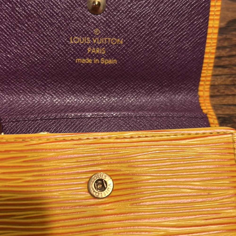 Louis Vuitton 1996 Epi Leather 6 Key Holder Wallet - Picture 11 of 16